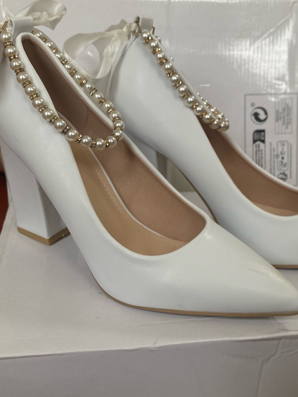 Elegant White Pearl-Embellished Women's Pumps - Picture 5 of 5